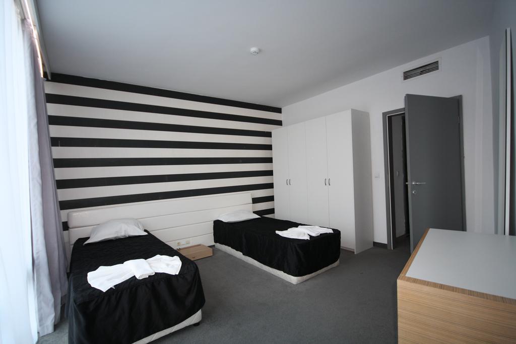 סאני ביץ' Riviera Blue Hotel מראה חיצוני תמונה