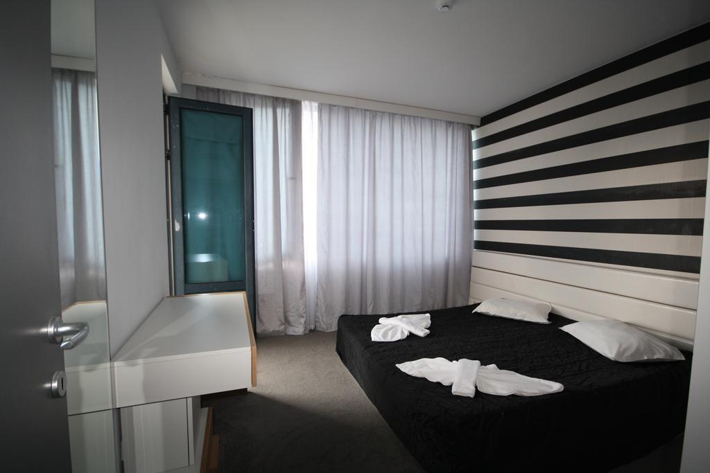 סאני ביץ' Riviera Blue Hotel מראה חיצוני תמונה